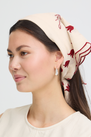 ivory_red_embroidered_scarf
