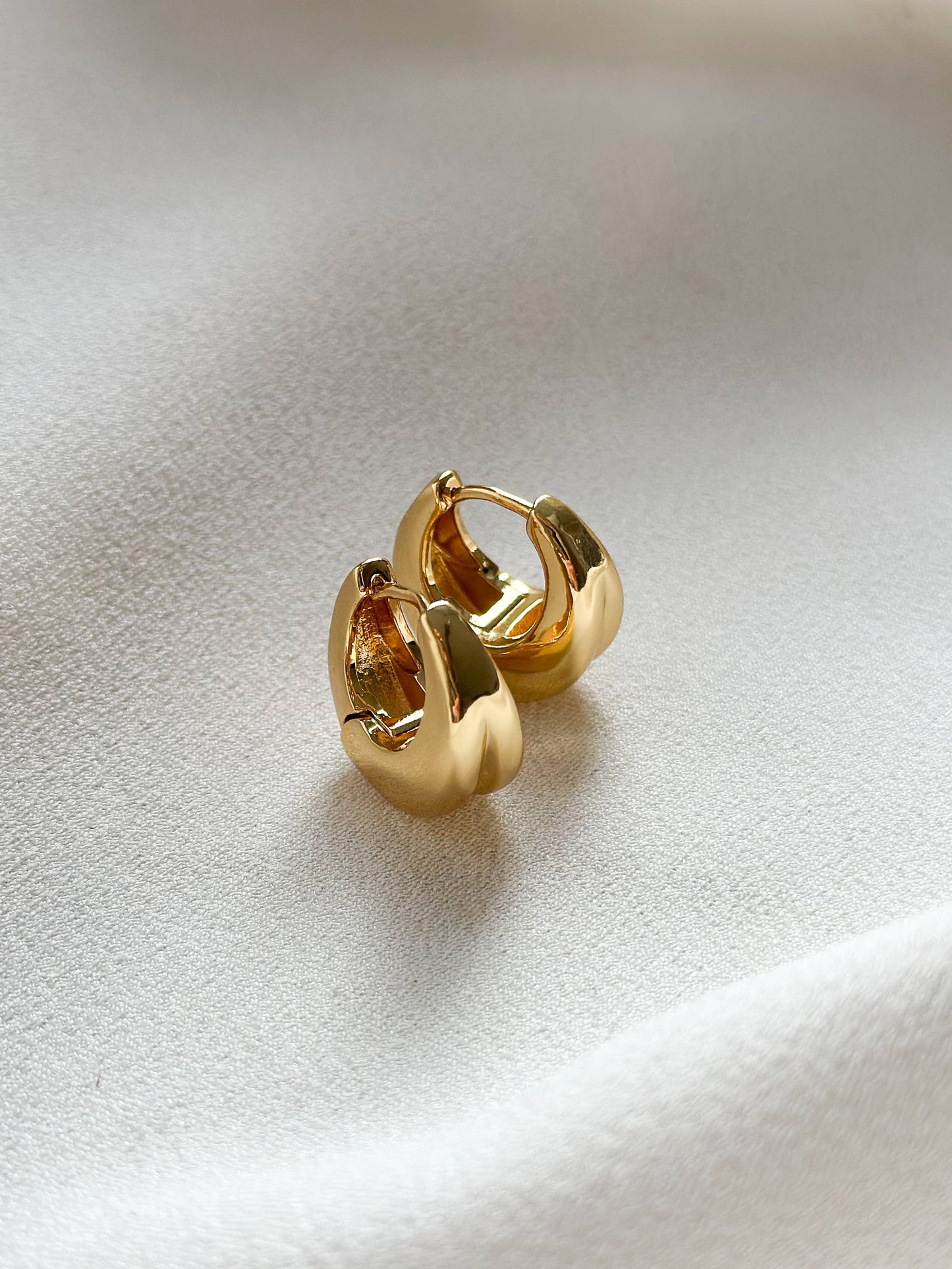 18k Gold Double Chunky Hoop