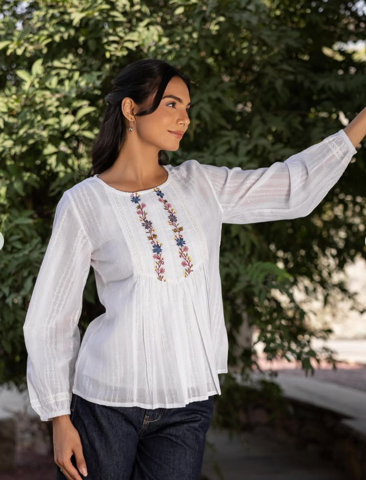 VINTAGE INSPIRED WHITE TOP