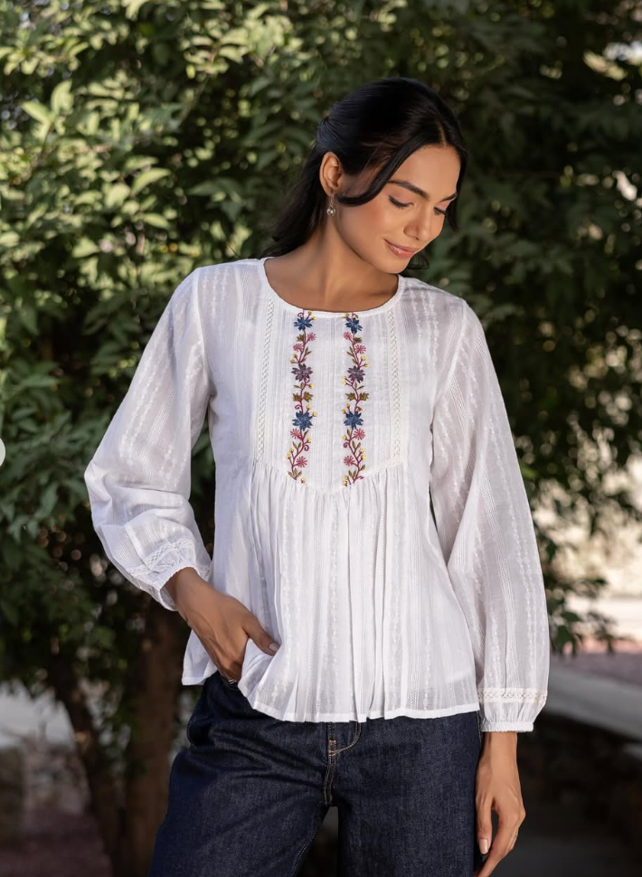 VINTAGE INSPIRED WHITE TOP