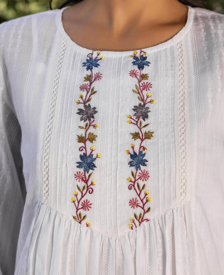 VINTAGE INSPIRED WHITE TOP