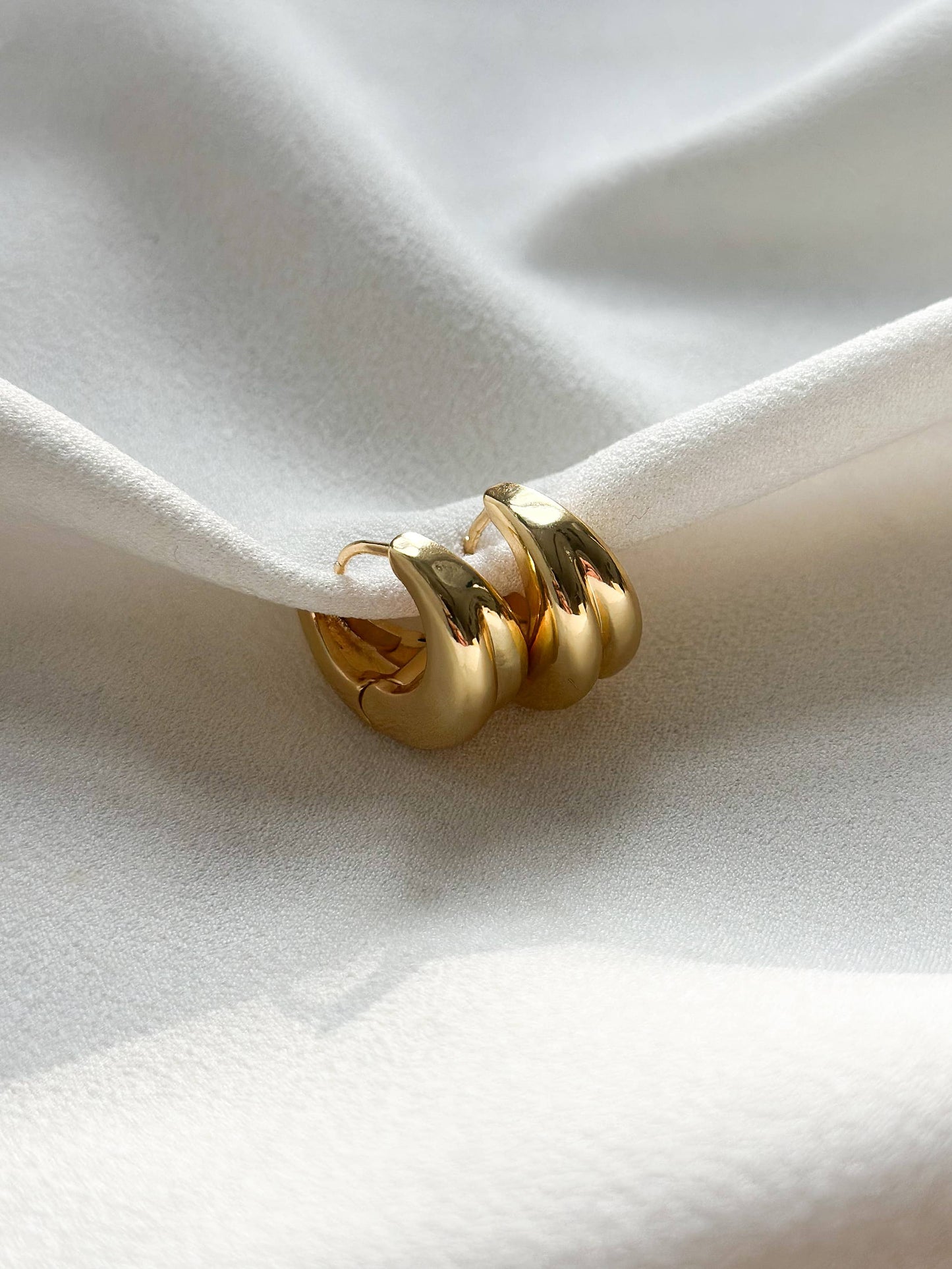 18k Gold Double Chunky Hoop